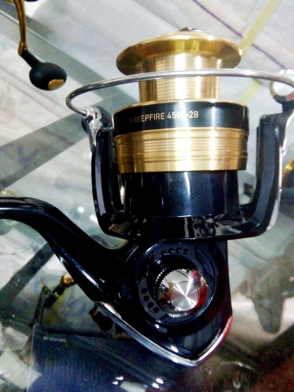 Reel Daiwa Sweepfire 4500-2B Spinning Drag 8 Kg