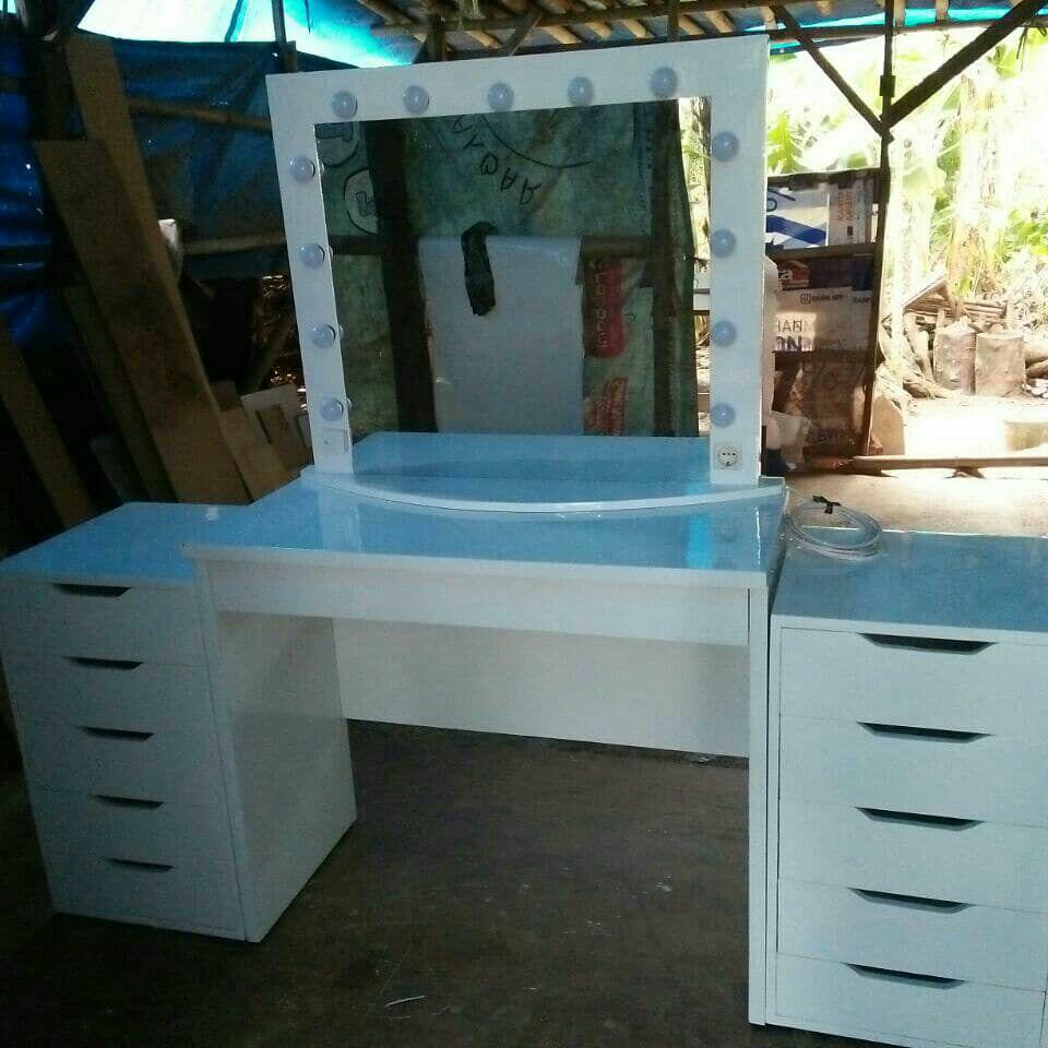Meja rias makeup