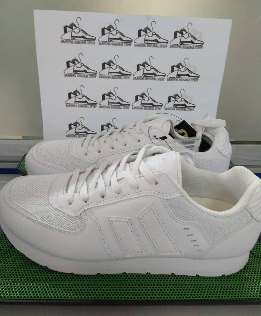 Macbeth Fischer All White Original