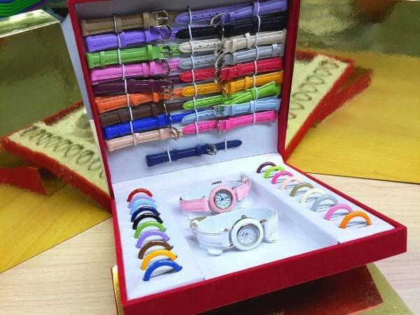 PALING LARIS TERMURAH!! Jam Tangan Wanita Paket dapat banyak tali / Kado Valentine