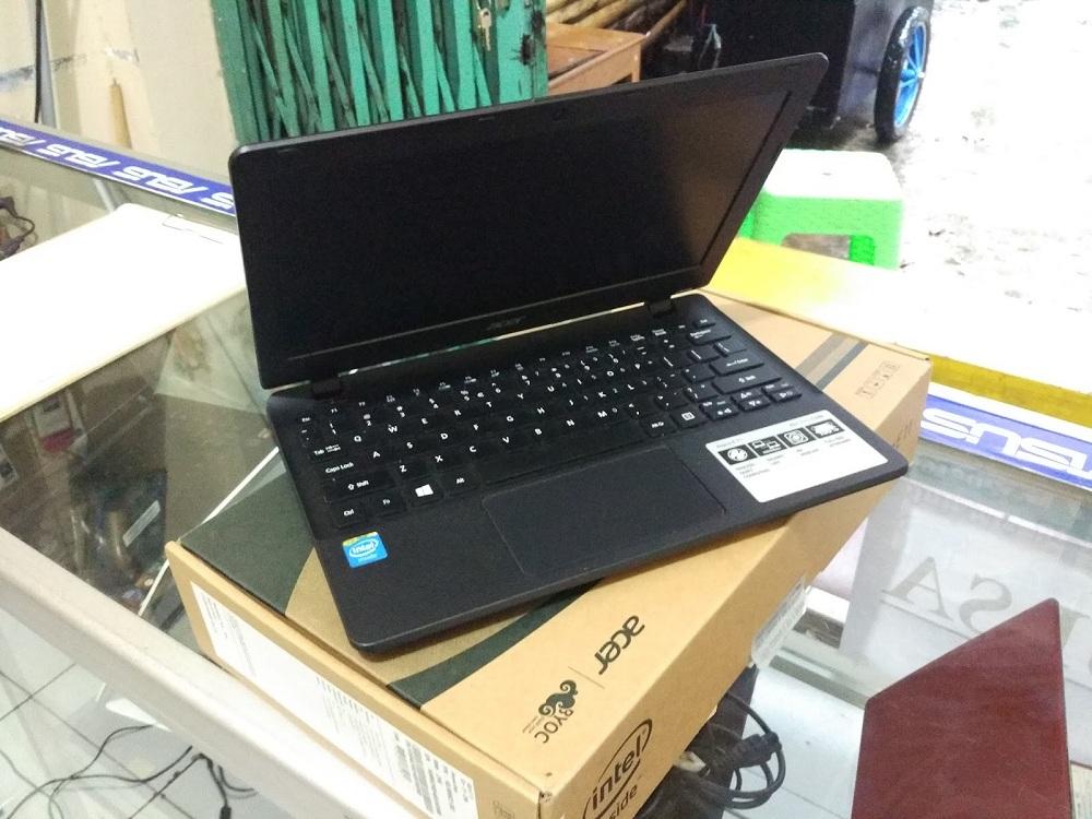 Acer Aspire ES1 432 (Hitam) Celeron N3350 - Ram 2GB - Hdd 500Gb - Linux - Layar 14