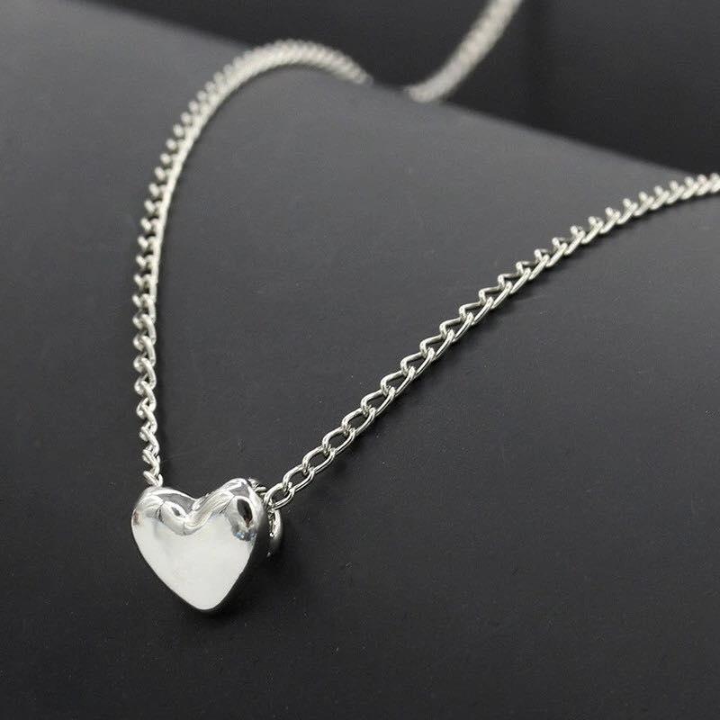 Aksesoris Fashion Kalung Wanita / Cewek Bentuk Hati / Love Kecil Warna Silver Unik Keren - Women Necklace Heart Short Good Quality