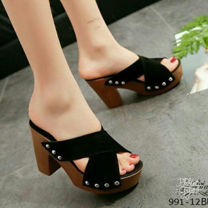 BENETTA_ SANDAL/WEDGES/HELLS WANITA SILANG - HITAM