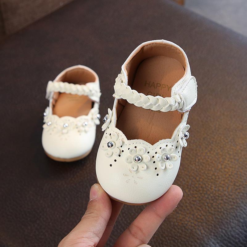 2018 musim gugur model baru 0-1-2 tahun bayi Pijakan empuk Anti Selip sepatu belajar jalan anak prempuan Petpet paku keling Floral sepatu kulit kecil