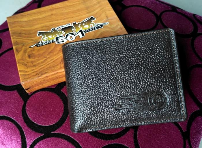 Harga Diskon!! Dompet Pria Kulit Asli Merk Levis Warna Hitam, Motif Keren, Elegan - ready stock