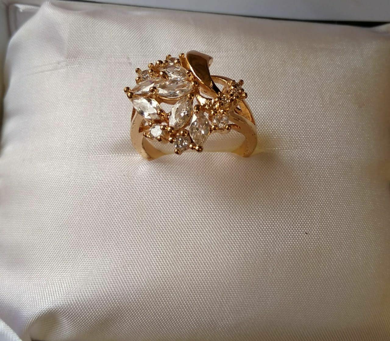Cincin Xuping Perhiasan Wanita Motif Bunga Berlapis Emas Gold