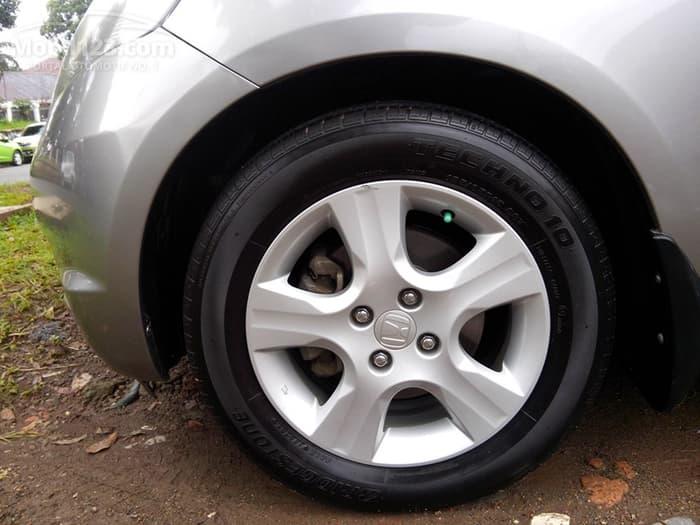 (** free ongkir *(( dop velg ban mobil honda Jazz brio city mobilio DLL warna silver promo/brio
