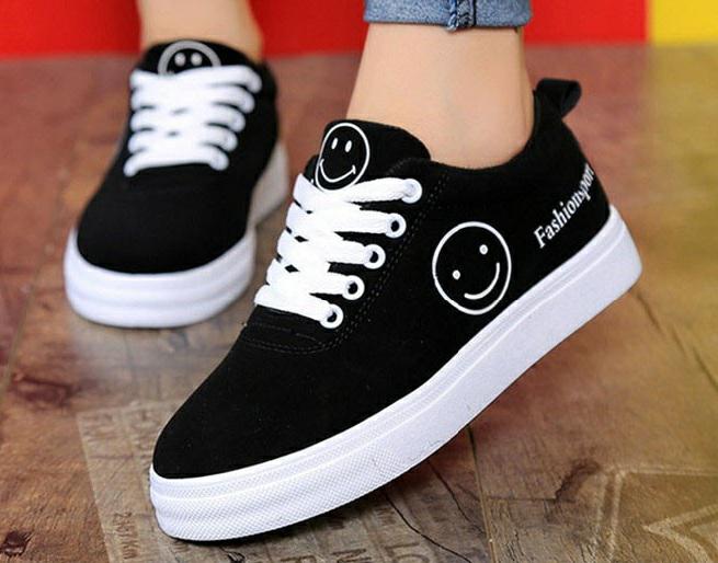 Sepatu Kets Sneakers Wanita Smile Hitam/Putih