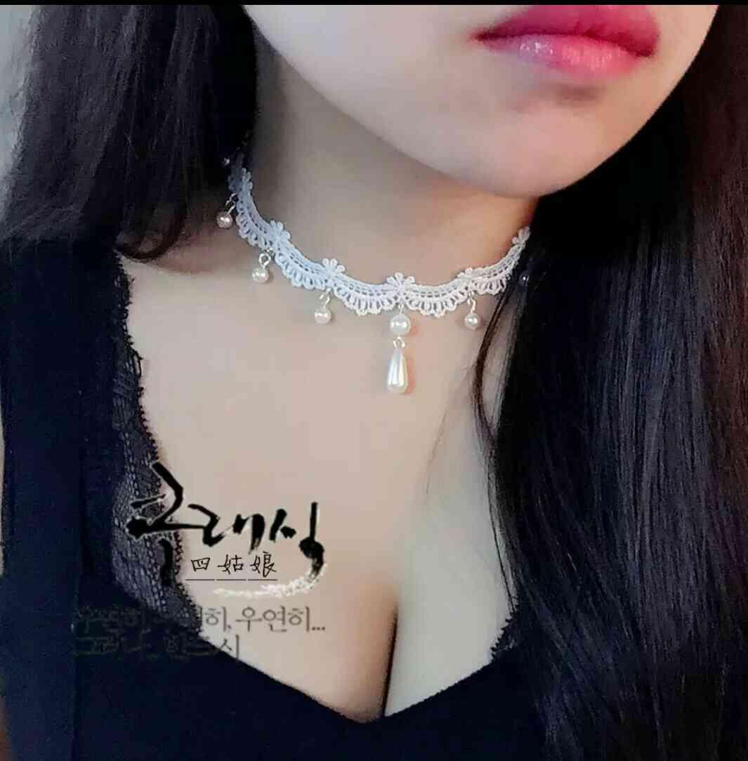 Putih Gadis Elegan Bekas Luka Sabuk Leher Kalung