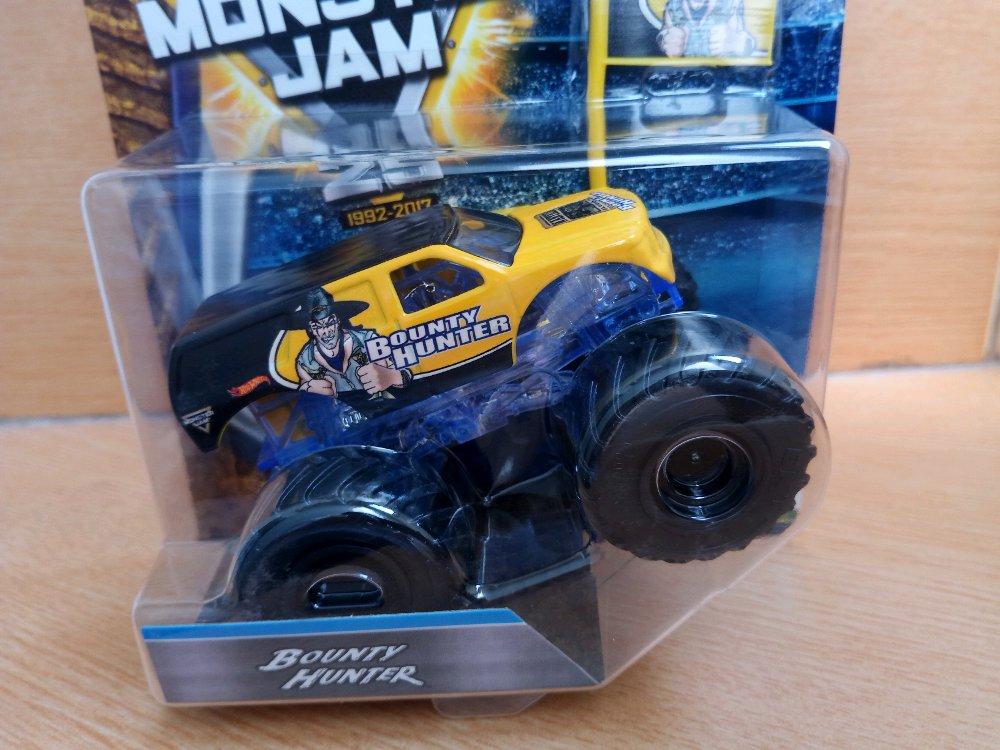 Bounty Hunter Edge Glow include Team Flag Hotwheels Monster Jam # Favorit Toys favorit_toys
