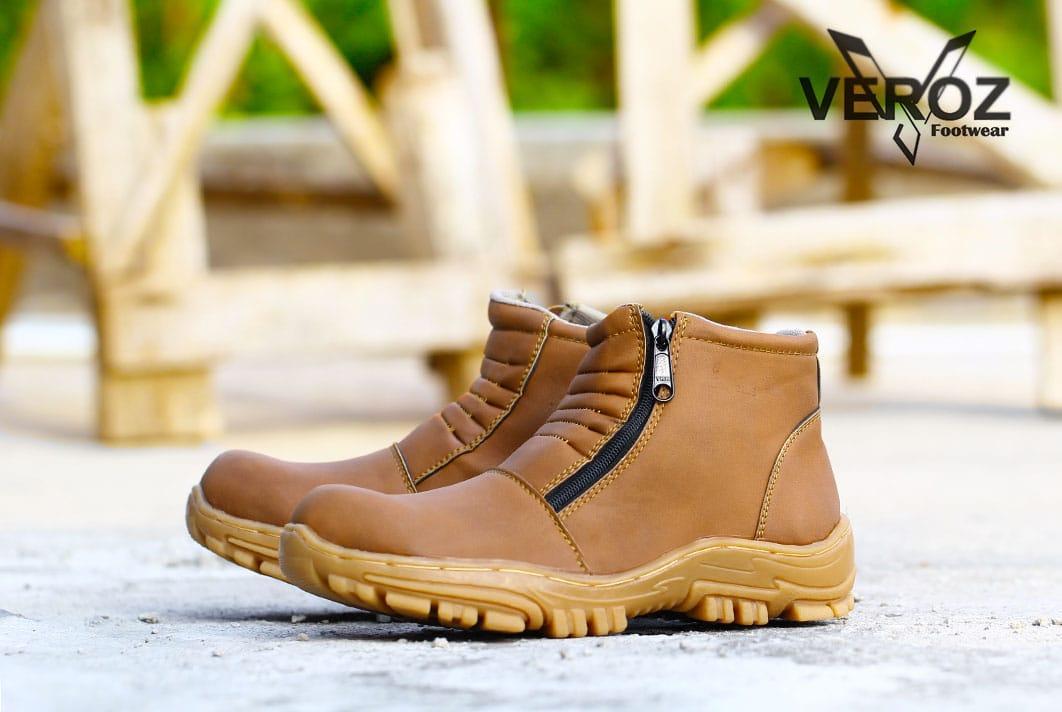 Sepatu boots safety pria kerja proyek touring casual bikers hunting hiking 