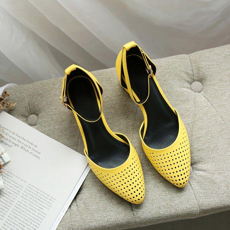 Sandal Musim Panas Sepatu Wanita Semua-Cocok Modis Berongga Ukiran Horizontal (Hitam)