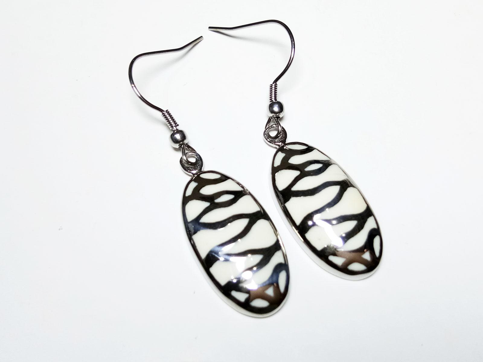 VeE Anting Wanita Titanium Batu Giok Putih Oval Garis - Terapi Kesehatan