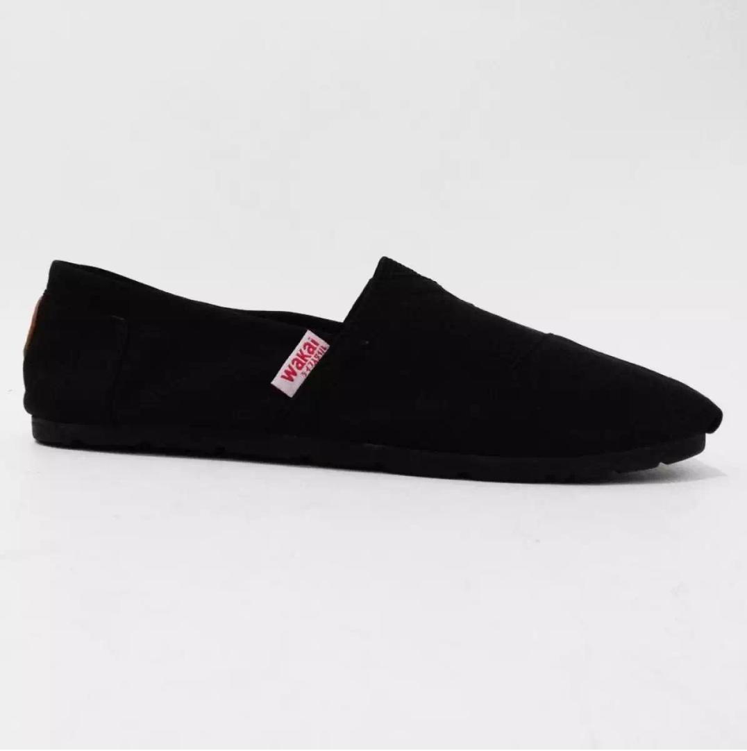 Sepatu Wakai Polos Slip On Pria Wanita fullblack - Hitam