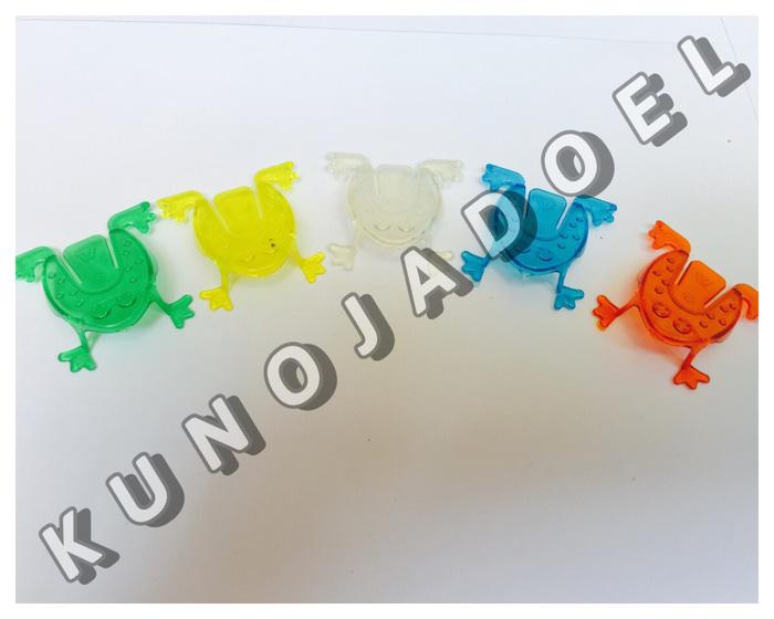 mainan katak lompat warna warni yang lucu banget