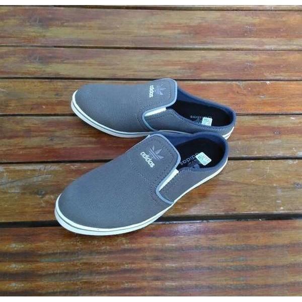 OSB, SEPATU SANDAL SELOP TUTONG BUSTONG ADIDAS LOGO ATAS PRIA COWOK ABU &