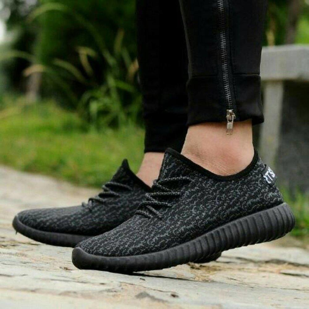 Clarisse - SEPATU TALI YZY LORENG HITAM SOL HITAM BIG SIZE