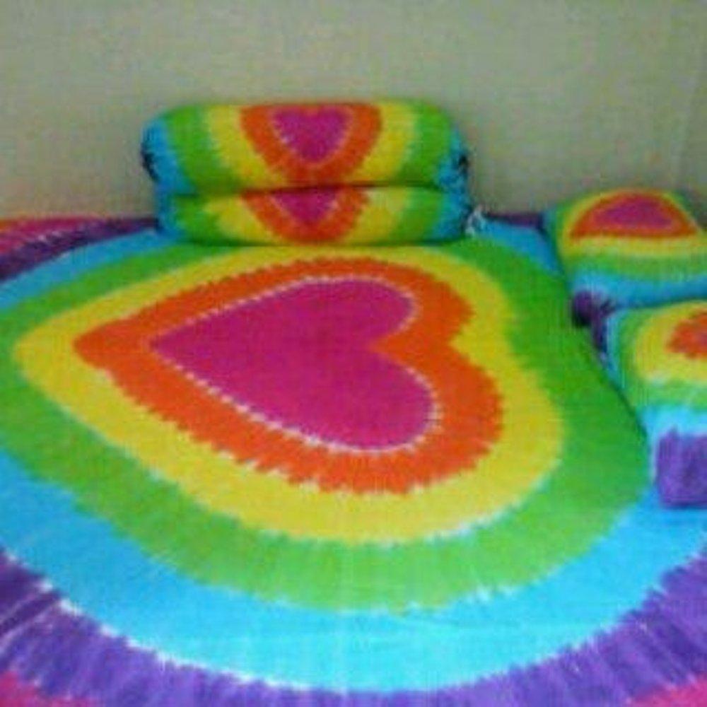 UKURAN 160 X 200 SPREI TIE DYE BALI PERLENGKAPAN KAMAR TIDUR LOVE PELANGI di lapak MUKENA BALI jenara79