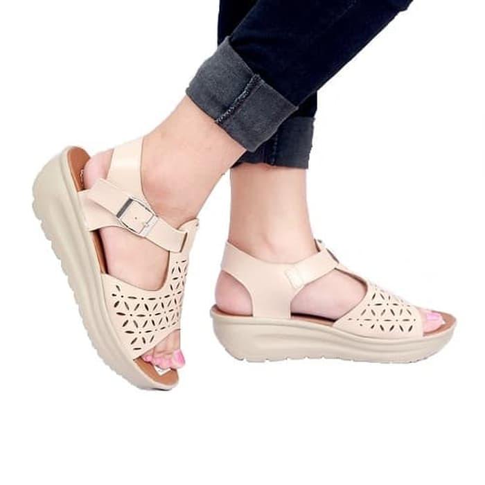 SANDAL WEDGES ZR/WEDGES LASER SASALATU CREAM, sepatu wanita sneakers, sepatu wanita terbaru, sepatu wanita murah, sepatu wanita kickers, sepatu wanita import, sepatu wanita casual, sepatu wanita kekinian, sepau wanita 2018, sepatu wanita lazada