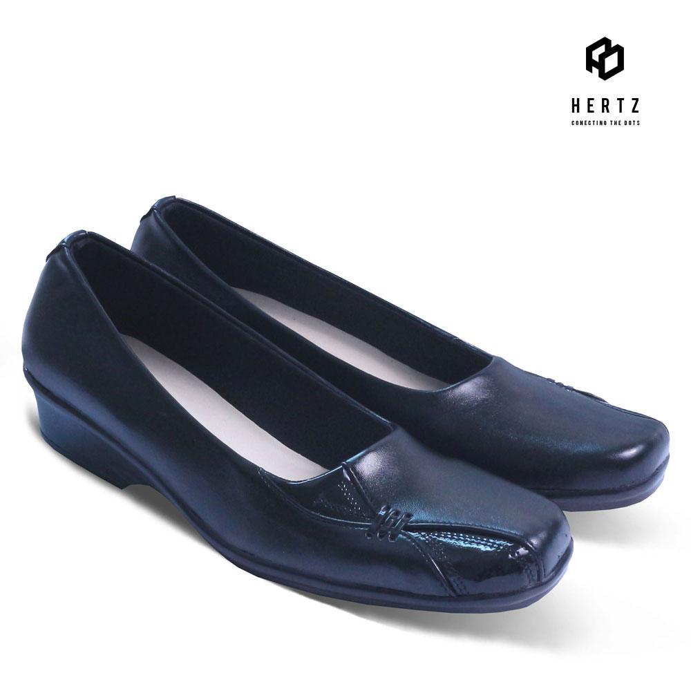 Sepatu Formal Wanita H 2126 Sepatu Pantofel dan Kasual Hertz Original Model Terbaru Harga Murah Berkualitas Bahan Kulit Sintetis Warna Hitam Untuk Kerja, Kuliah, Sekolah