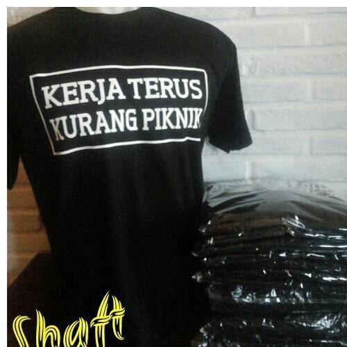 kaos kerja terus kurang piknik distro combed30s termurah kaos tergokil kaos terpopuler kaos termahal kaos hitam polos