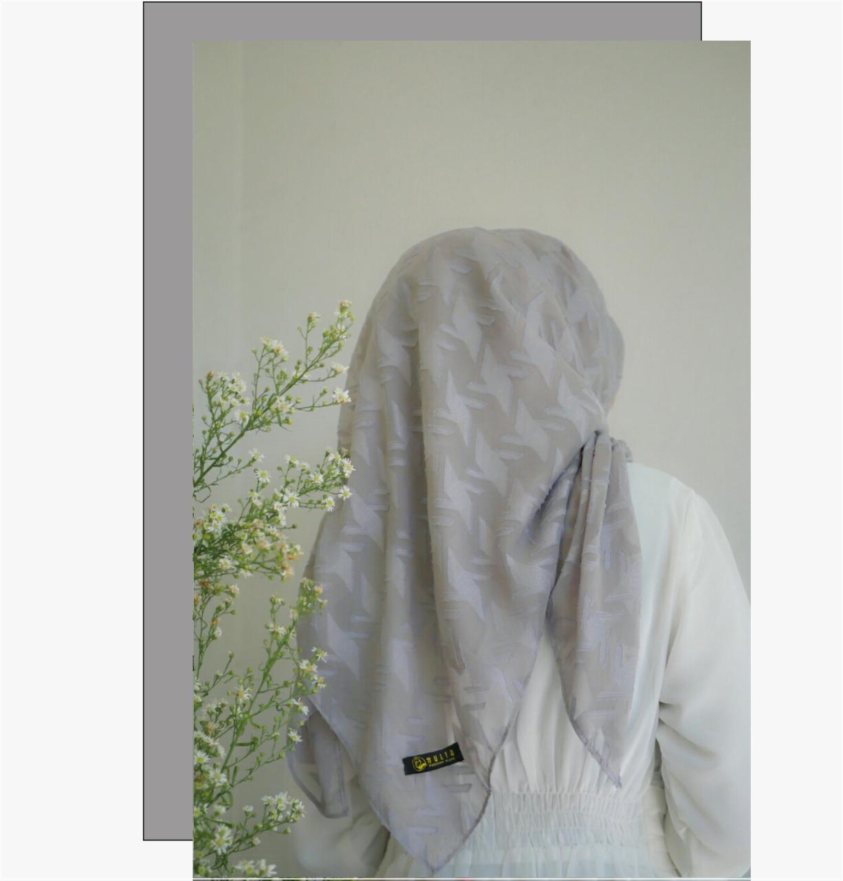 Jilbab Premium Segiempat Pollycotton Tribal Maya Abu-Abu