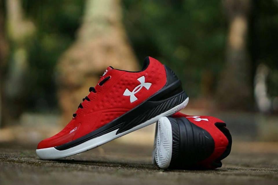 SEPATU OLAHRAGA PRIA UNDER ARMOUR IMPORT VIETNAM(Bisa Bayar Di Tempat)