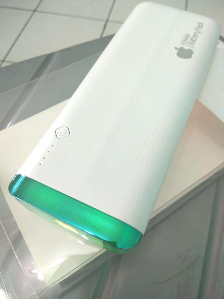 UNIVERSAL Power Bank Multiwarna Led iPhone 198000 Mah - WHITE