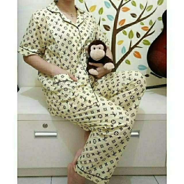 Fjkshop fashion wanita pakain baju tidur modep piyama model satin dan katun celana panjang Sleepwear, enak buat tidur dengan motif yang cakep dan bahan yang membuat tidur anda nyaman dan nyenyak