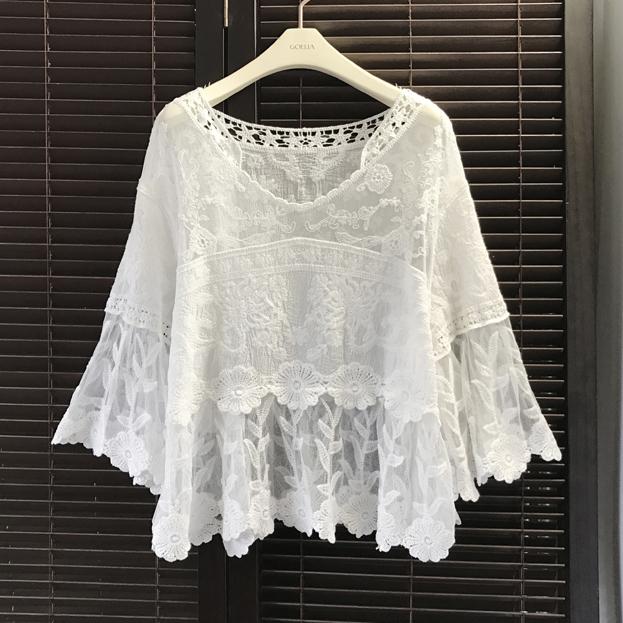 Baju Crop Renda Lengan Terompet Wanita