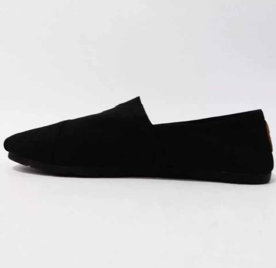 Sepatu Wakai Polos Slip On Pria Wanita fullblack - Hitam