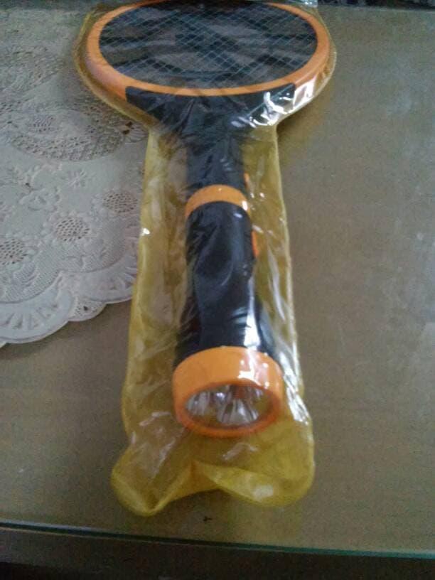 Raket Nyamuk + Senter LED Charge Super Ampuh Aman Dari Setrum SIVICOM