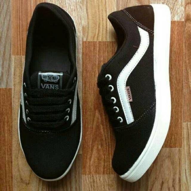 Vans clasic blek lis white