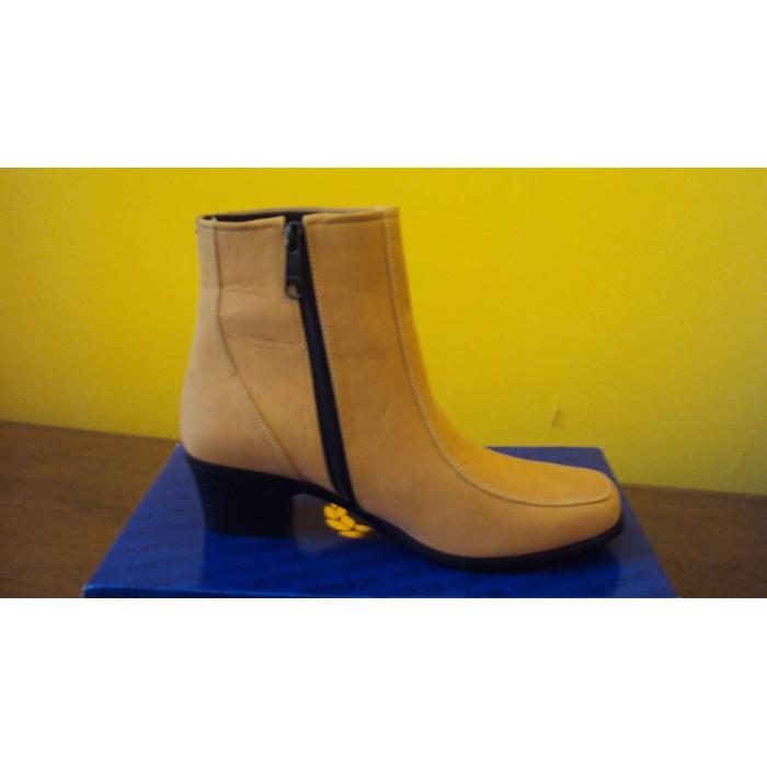 Promo Sepatu Boot Wanita By Raindoz / Sepatu Cibaduyut Gratis Ongkir
