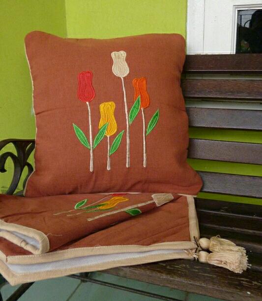 PROMO Sarung Bantal Sofa Atau Kursi Tenun Tulip Coklat Tasel TERBARU