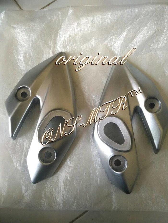 Aksesoris motor nmax/Aksesoris motor vario 150/Aksesoris motor beat/Aksesoris motor vario 125/Aksesoris motor yamaha nmax/Aksesoris motor vixion kupingan lampu sen vixion lama orisinil sepasang kanan kiri