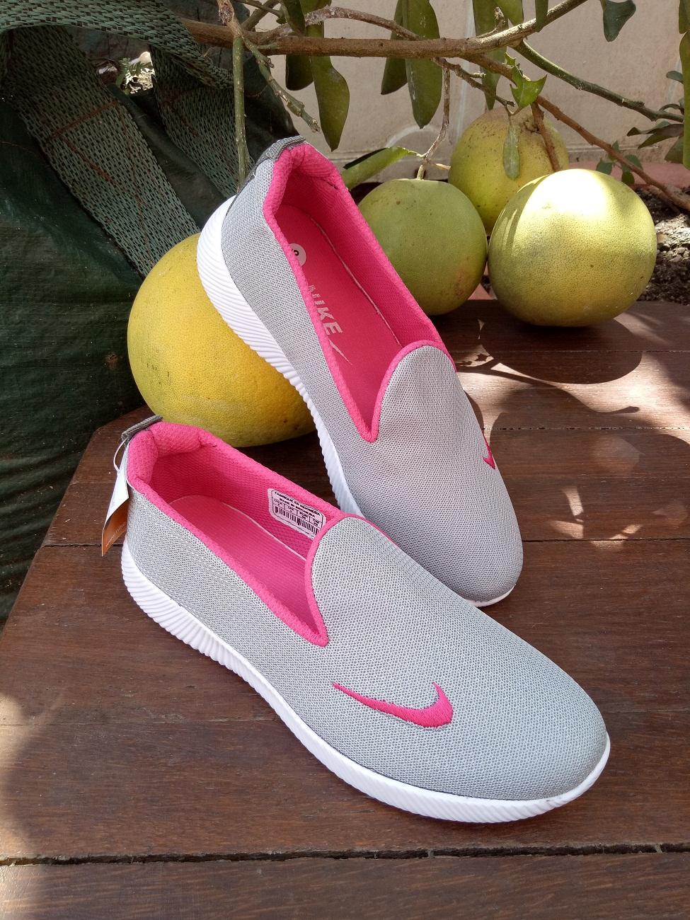 King Queen Shoes /sepatu / Sepatu wanita / Slip on / Nike Srefan Jafanovski / Sneakers / Kets / Fashion Wanita / Sepatu Casual Wanita / Sepatu Olah Raga / Sepatu Wanita Trendy / Casual / Promo / Kekinian / Terkini / Terlaris / Modern adj 02 grey pink