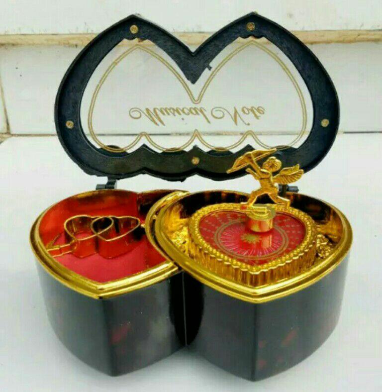 Kotak musik panah cinta