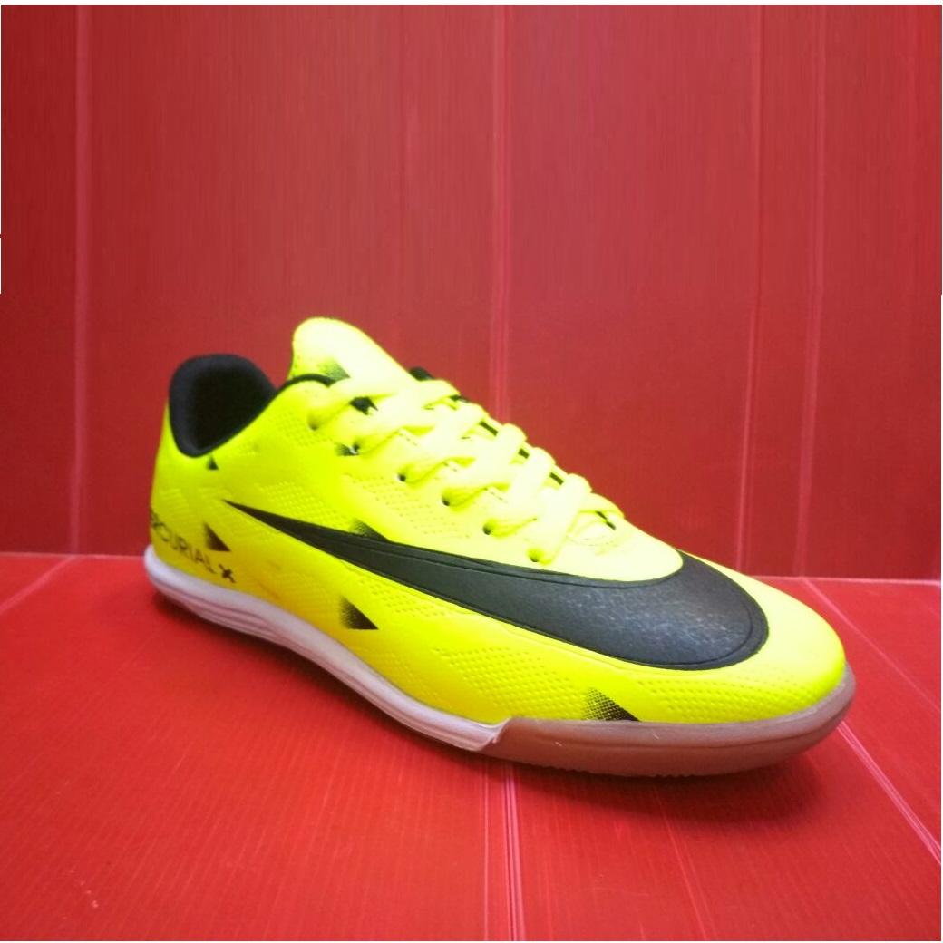 Jakarta Sneakers - Sepatu Futsal High Quality Sol Kuat & Tahan Lama (Bisa Bayar Di Tempat)