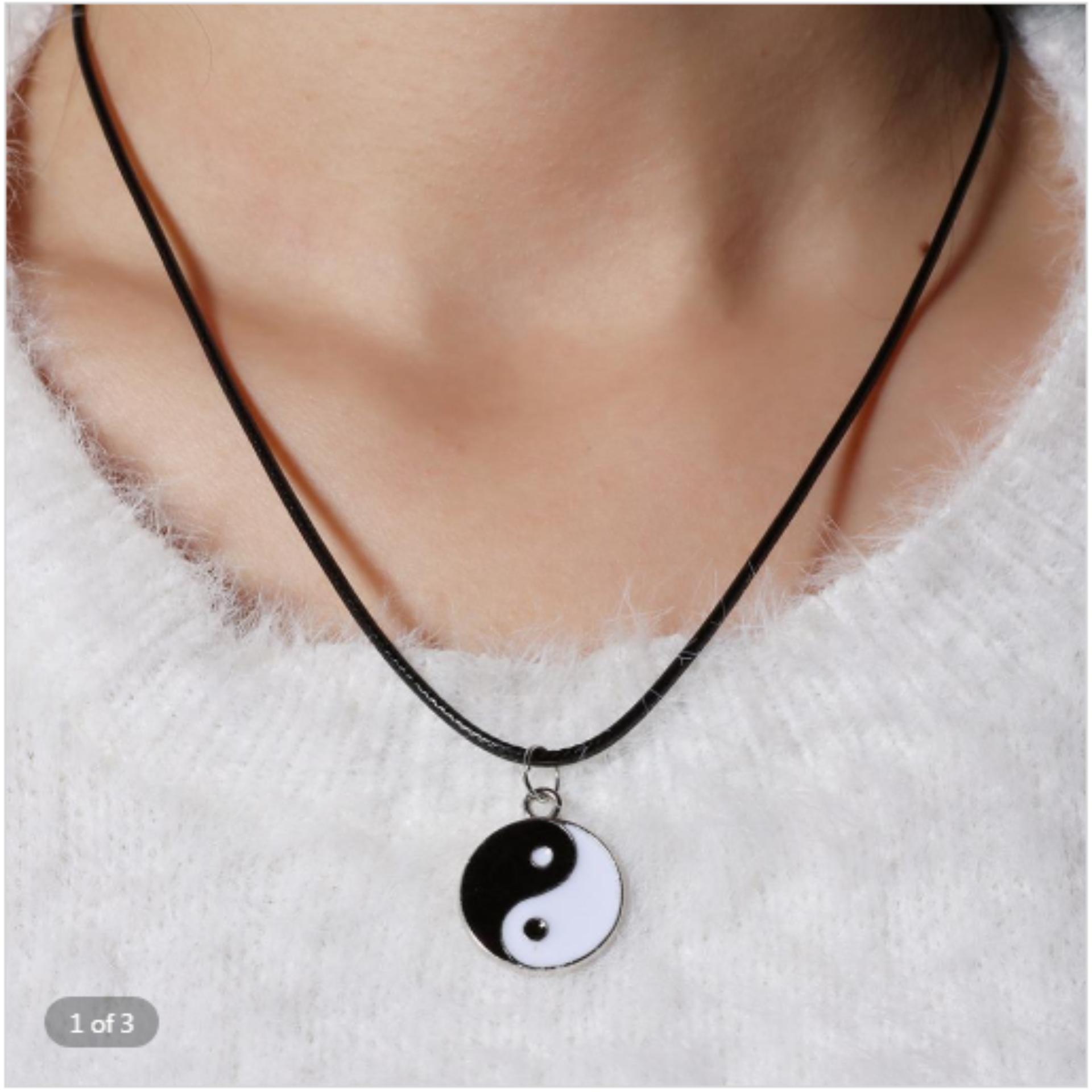 Fang Barang Antik Berlapis Perak Liontin Kulit Tali Kalung Choker Hamsa Tangan Yin-yang (Silver And Hitam)
