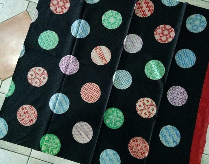 Kain batik solo bola warna