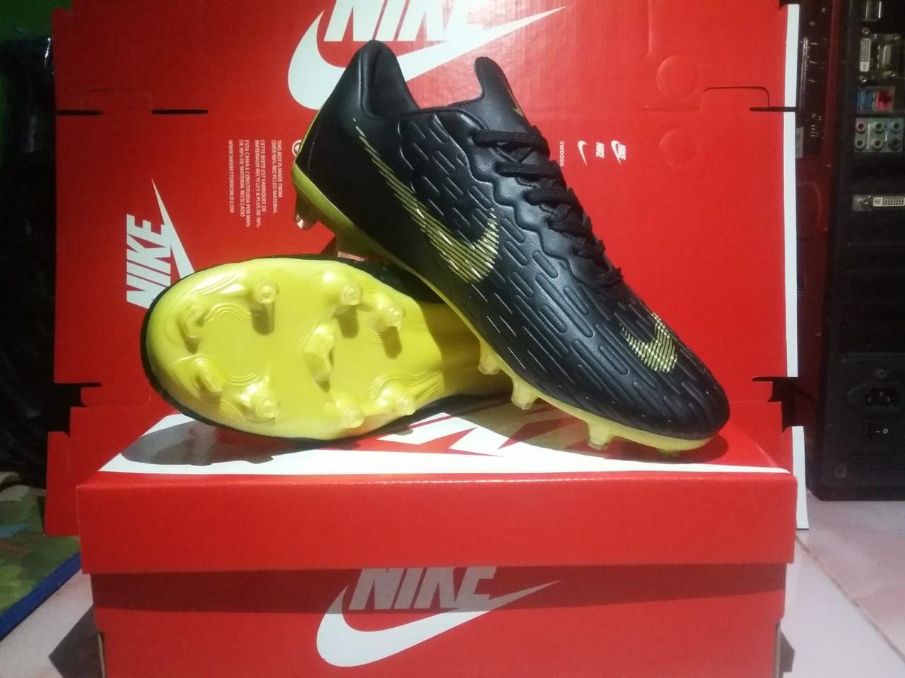 Sepatu Bola Futsal Adidas Nike Predator White