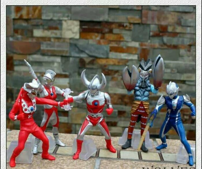 ULTRAMAN Vs MONSTER Mainan Anak Action Figure Boneka Pajangan Miniatur