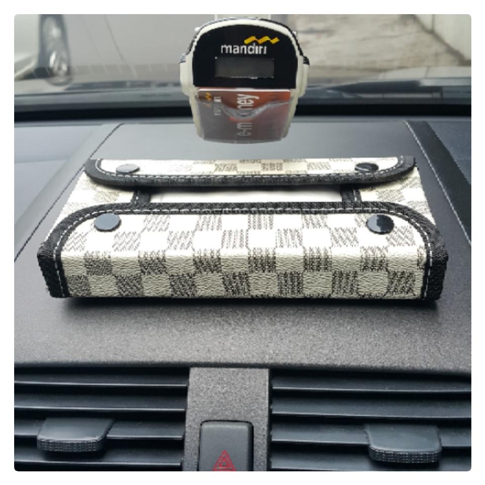 TECHNOZIO Tissue Dashboard / Tempat Tissue Mobil Motif Cream Skak
