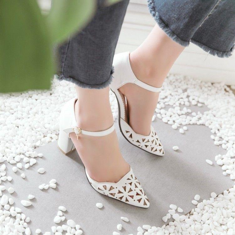 Sandal Musim Panas Sepatu Wanita Musim Panas Berongga Ukiran Horizontal (Krem)
