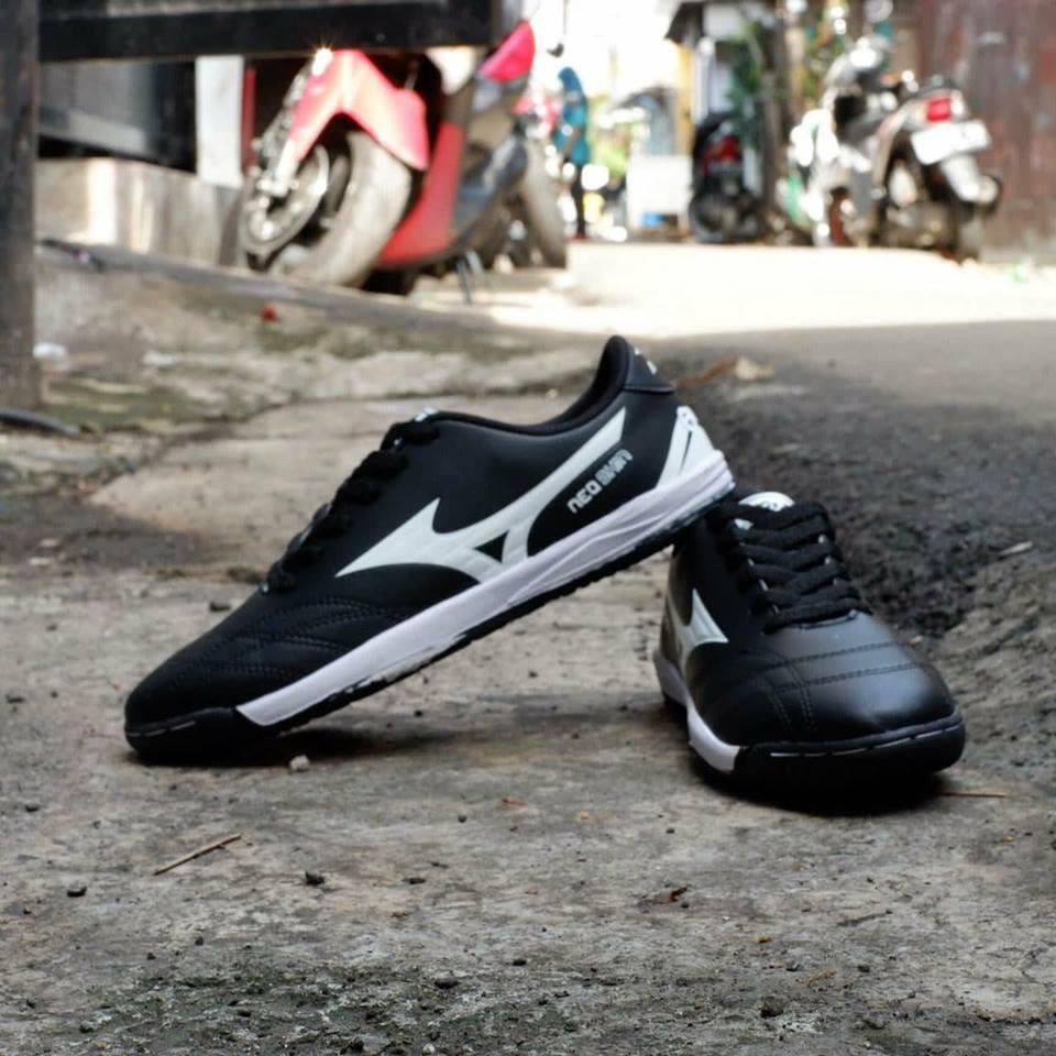 Sepatu BOLA DAN FUTSAL