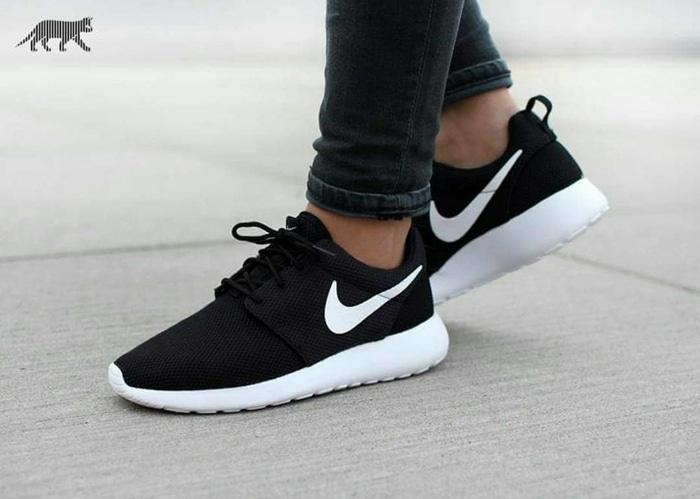  Gambar  Sepatu  Nike  Hitam  Putih  Gambar  Putih 