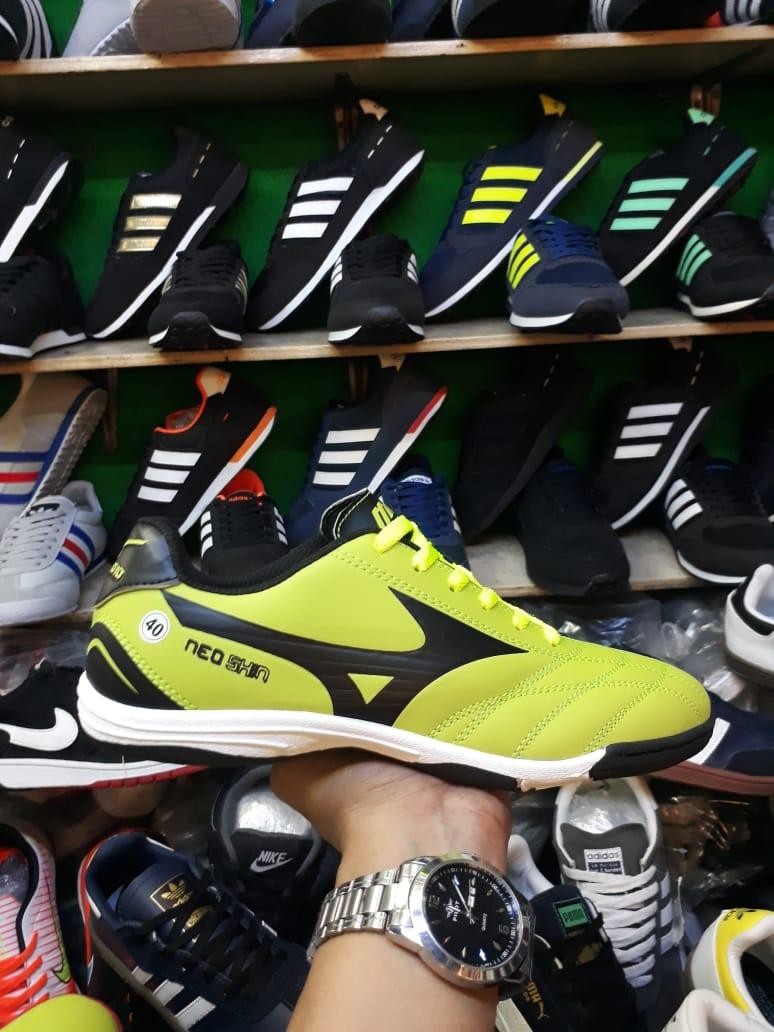 SEPATU FUTTSAL TERBARU MIZUNO RINGAN NYAMAN DI PAKAI