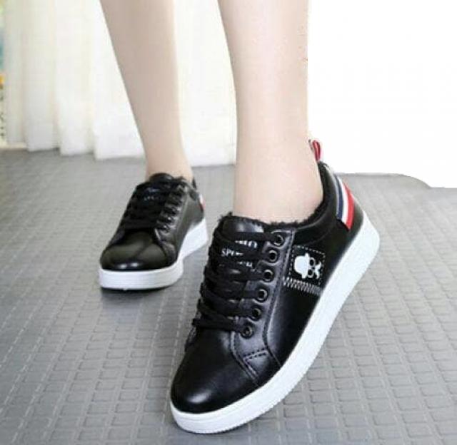 Sepatu Sneakers Wanita Casual Poxing Kumis - Hitam