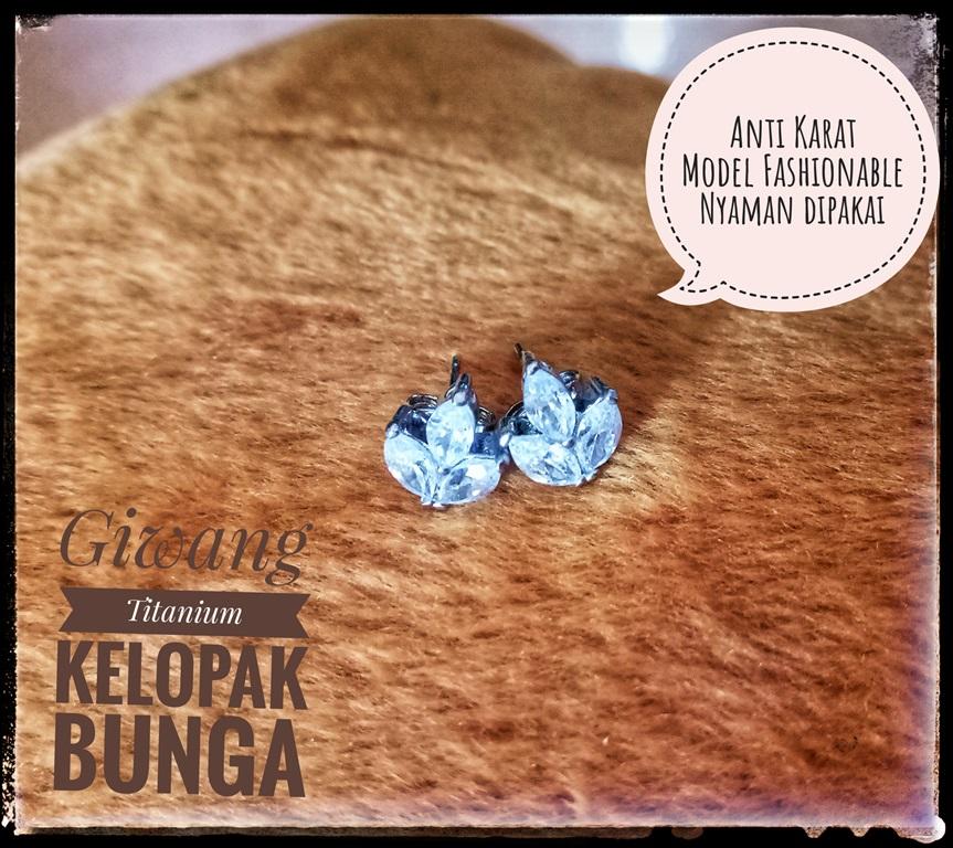 Giwang Anting Tusuk Titanium Model Kelopak Bunga Mata 3 Cantik